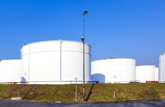 There are increasing demands for tank gauging efficiency, safety and accuracy in the refining industry.