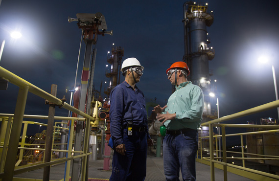 Common distillation challenges include pressure fluctuations, poor control, feed variability and temperature changes. Common distillation challenges include pressure fluctuations, poor control, feed variability and temperature changes.